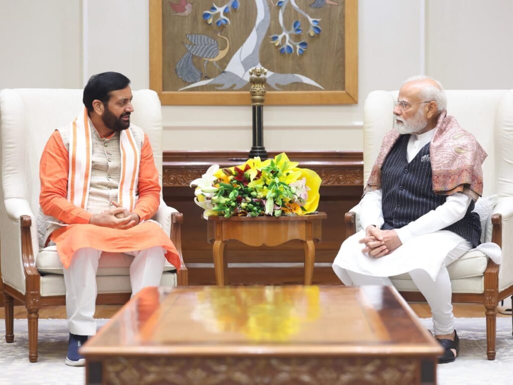 आज दिल्ली में हरियाणा के मुख्यमंत्री नायब सिंह सैनी ने प्रधानमंत्री नरेंद्र मोदी (@narendramodi) से शिष्टाचार भेंट की।