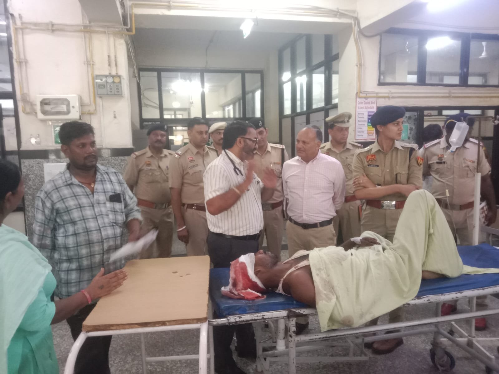 माता मनसा देवी मंदिर से दर्शन कर लौट के जा रहे श्रद्धालुओं की गाड़ी पिकअप पलटी