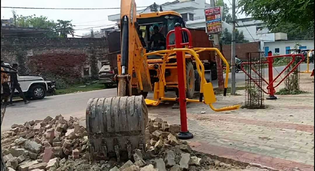 अधिकारियों कर्मचारियों ने ओपन जिम के नाम पर किया 50लाख का घोटाला