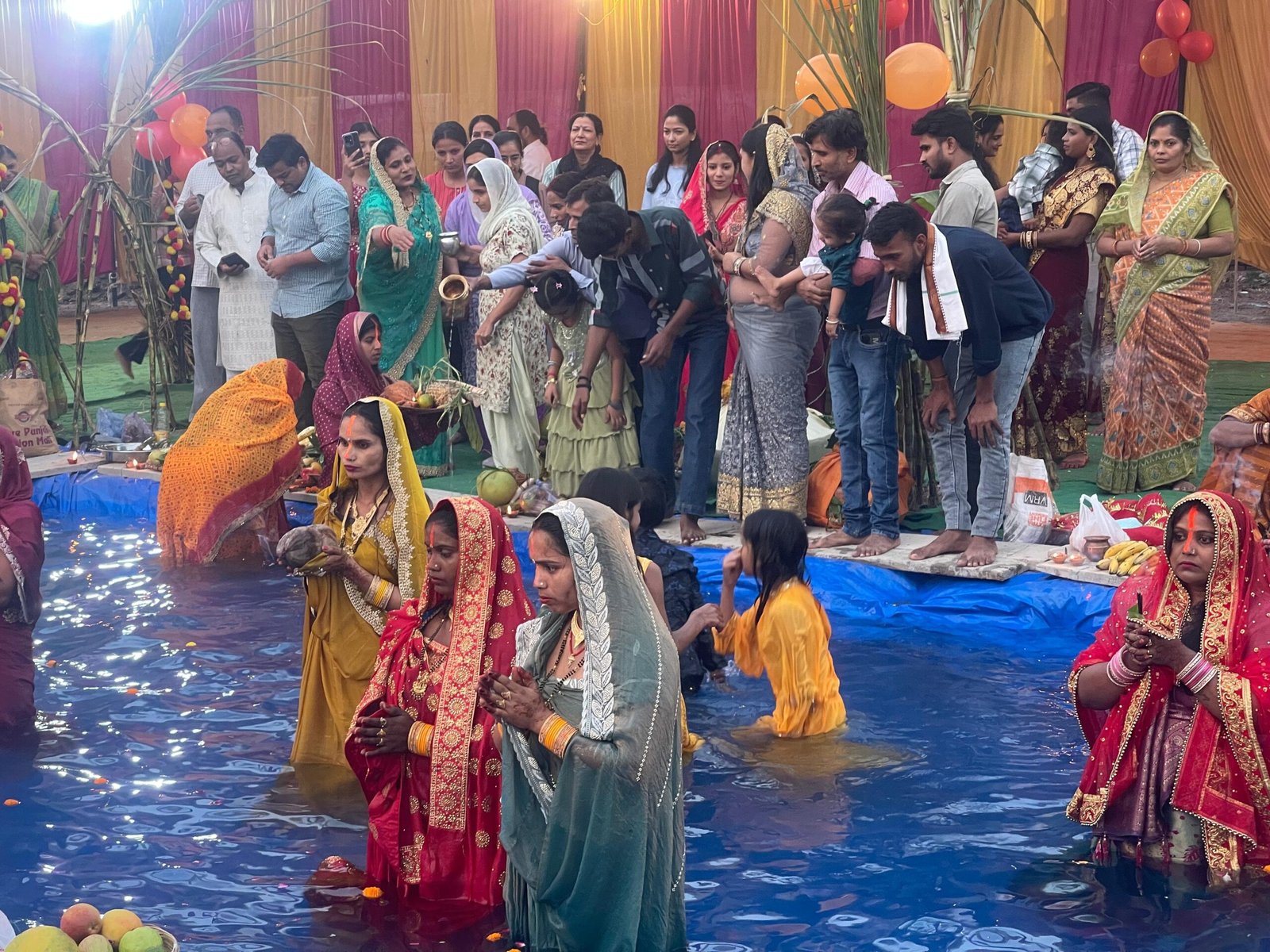 आस्था और श्रद्धा में डूबा मोहाली — छठ मैया को अर्घ्य देकर मनाया गया पहला दिन