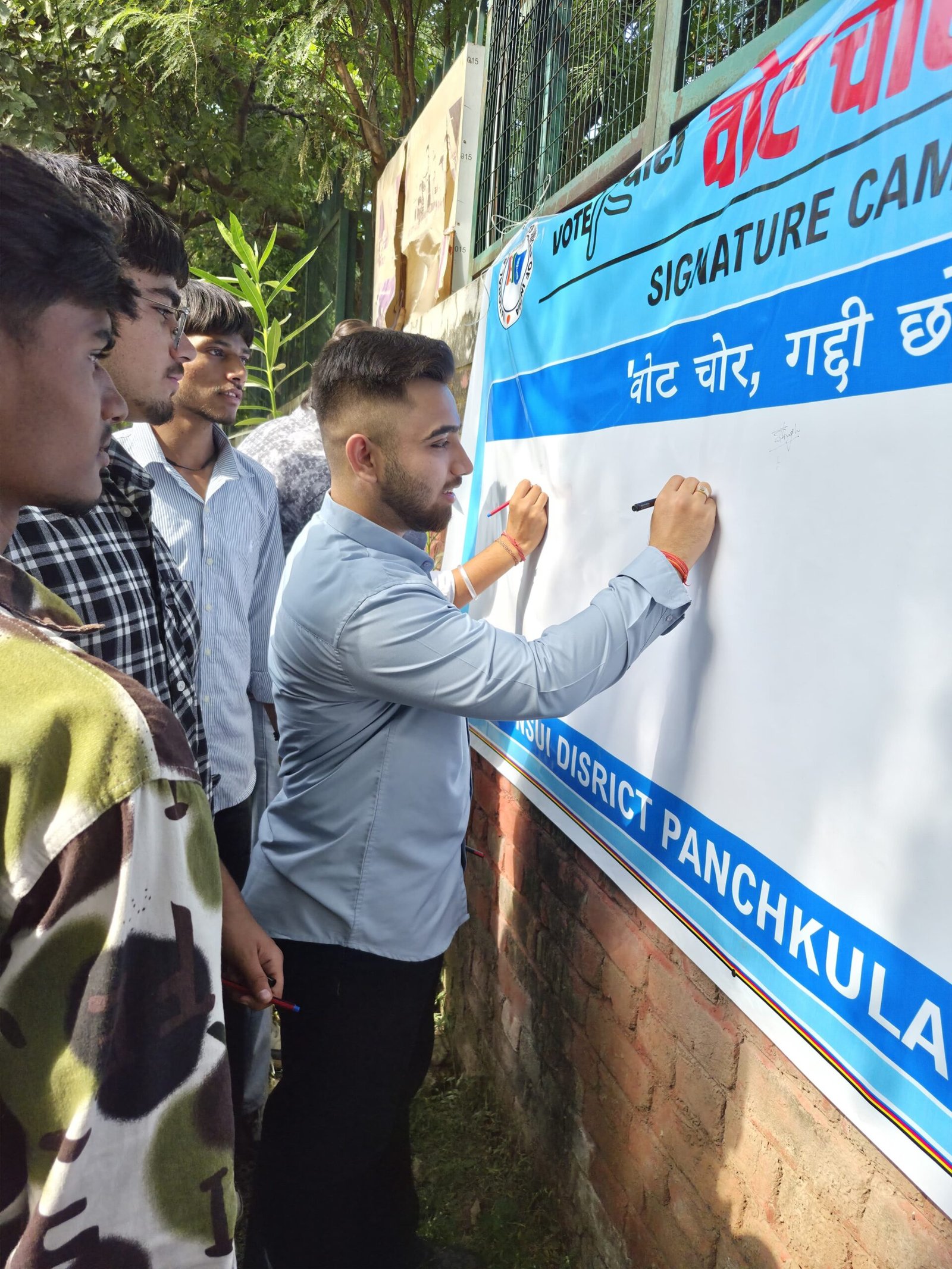 पंचकूला में एनएसयूआई का सिग्नेचर कैंपेन, छात्रों ने की ‘वोट चोरी’ मामले की निष्पक्ष जांच की मांग