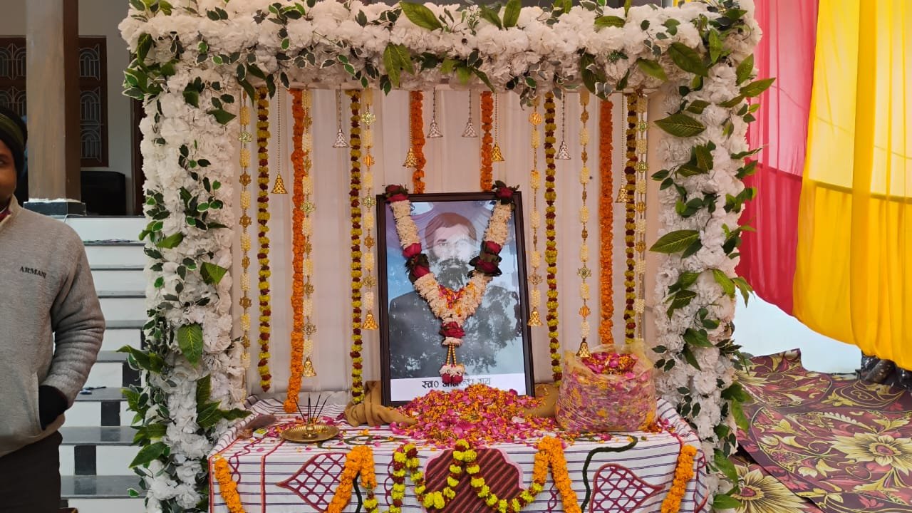 पिता की याद में किया पुत्रों ने हजारों जरूरतमंदों को कम्बल वितरित