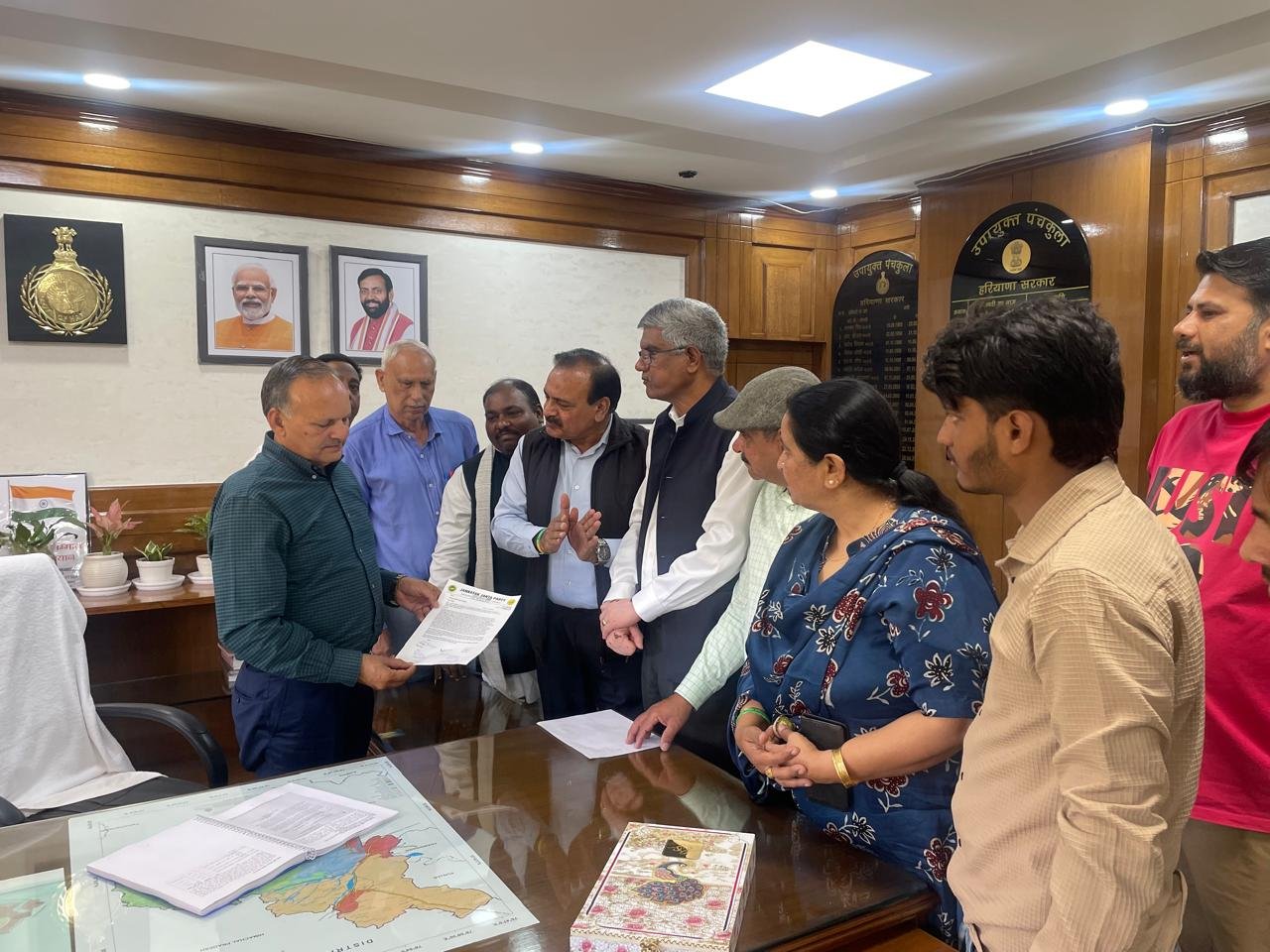 पात्र व्यक्तियों के वोट बनवाने को जजपा ने दिया ज्ञापन